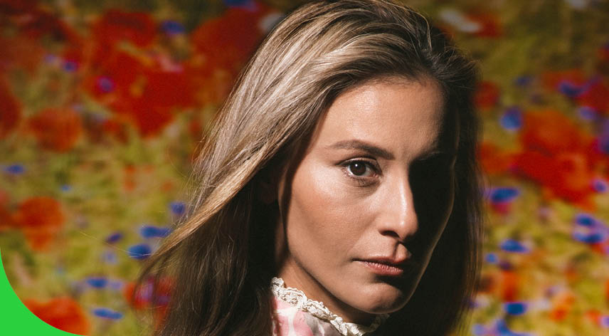 Di­lan Yur­dak­ul - De Stille Vrouw